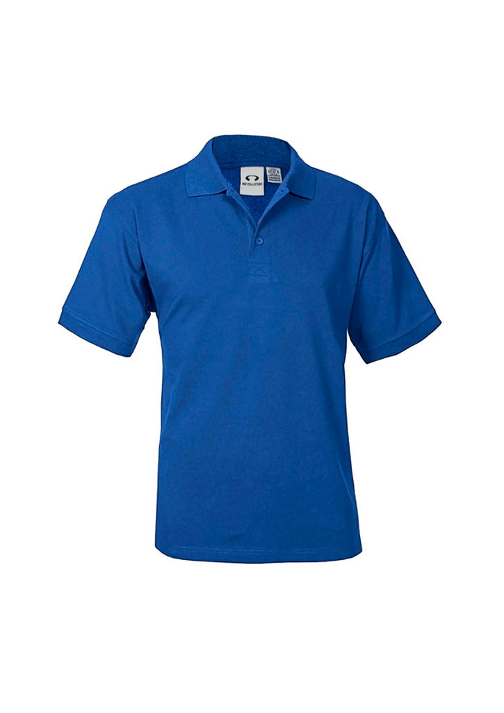 Image of a man sporting a Lake Cotton Elastane Men's Polo during a leisurely boat ride.
